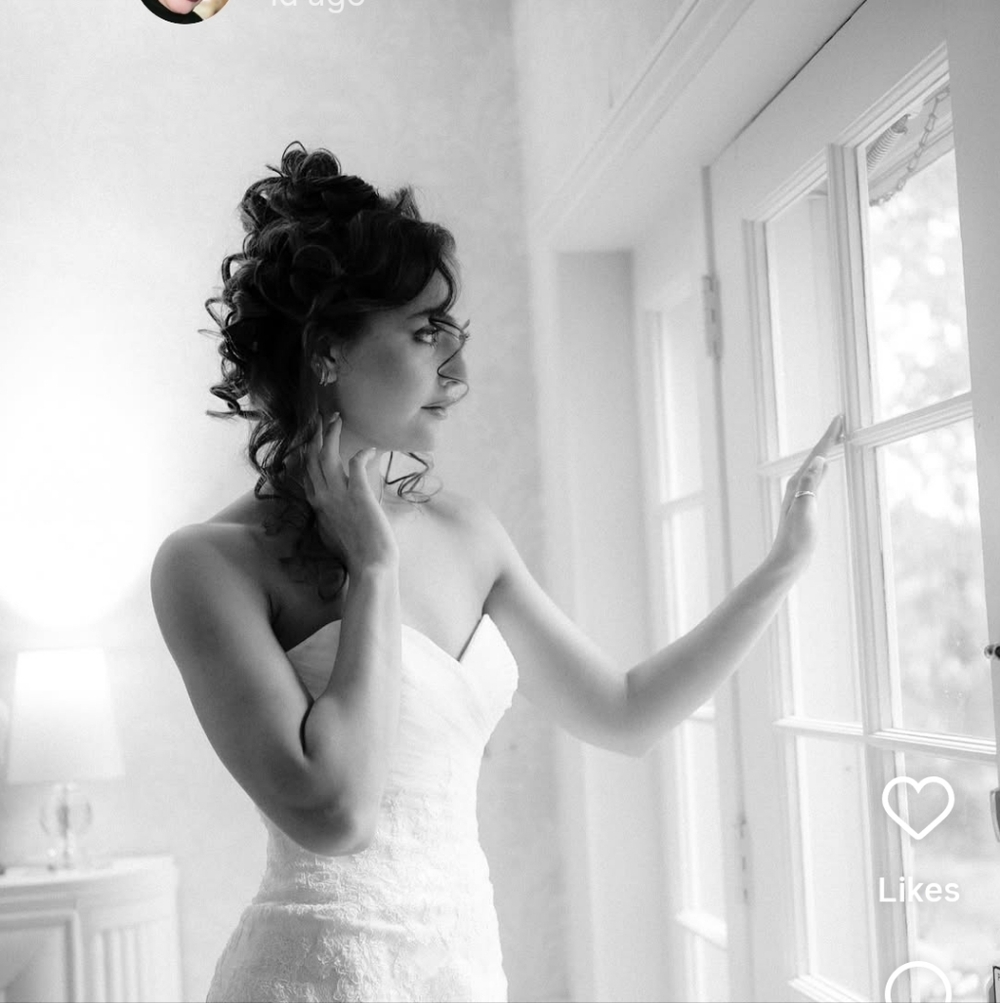 Elegant Lace Wedding Gown - Picture 8 of 9
